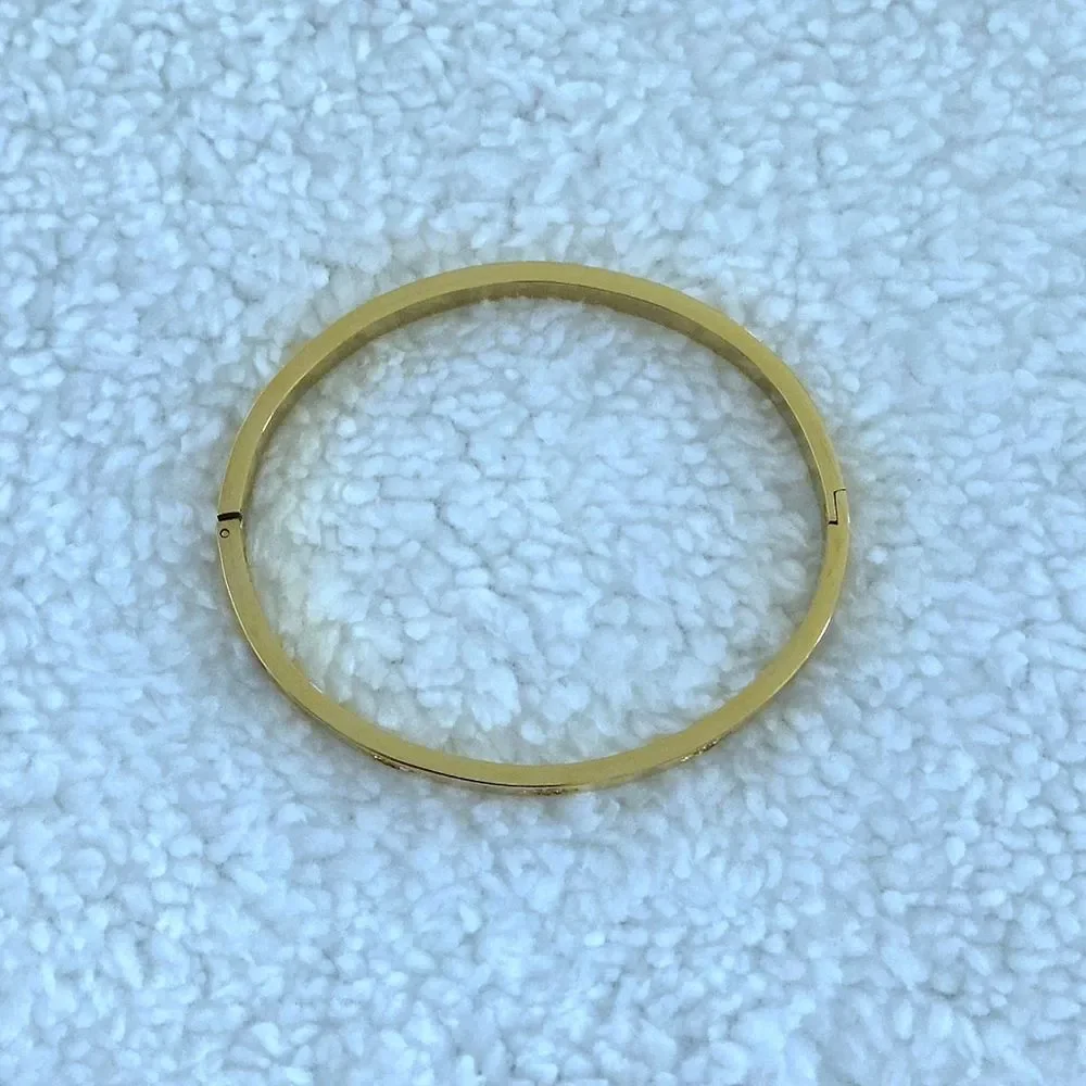 Gold💛 Hinged Bangle with Bezel Set Cubic Zirconias💎 - NWT
